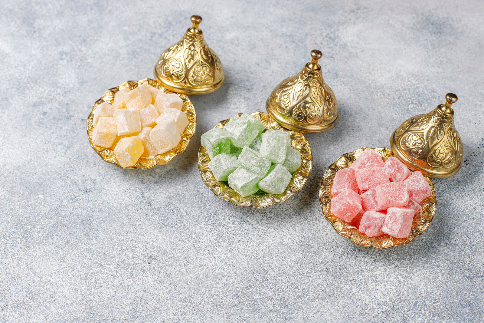 Istoria Bogată a Rahatului Turcesc (Turkish Delight) – Un Deliciu Demn de Sultani